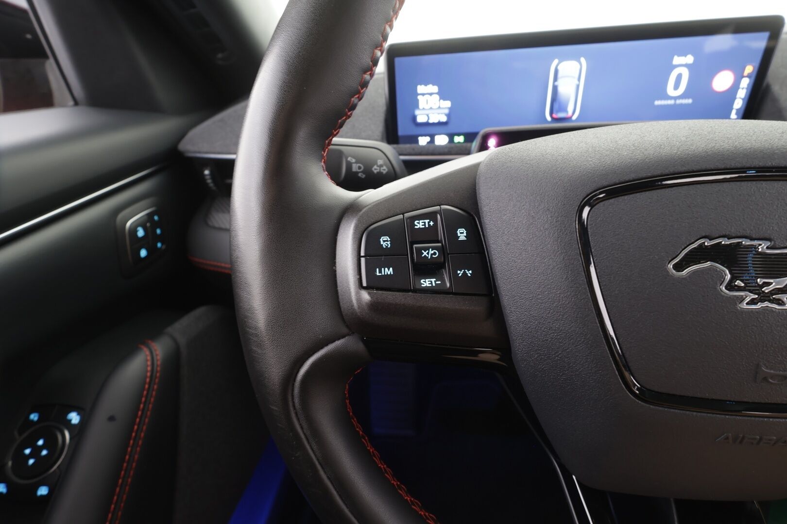 FORD MUSTANG MACH-E 2022 Extended Range AWD - ACC | Matrix | B&O | Muistipenkki | Sähkönahat | Lasikatto | 360° | Lane Assist  | BLIS | Keyless | Lämm. ratti | Merkkihuollettu | Puhdas Carvertical | Kahdet renkaat | Akku kuntotarkastettu | 