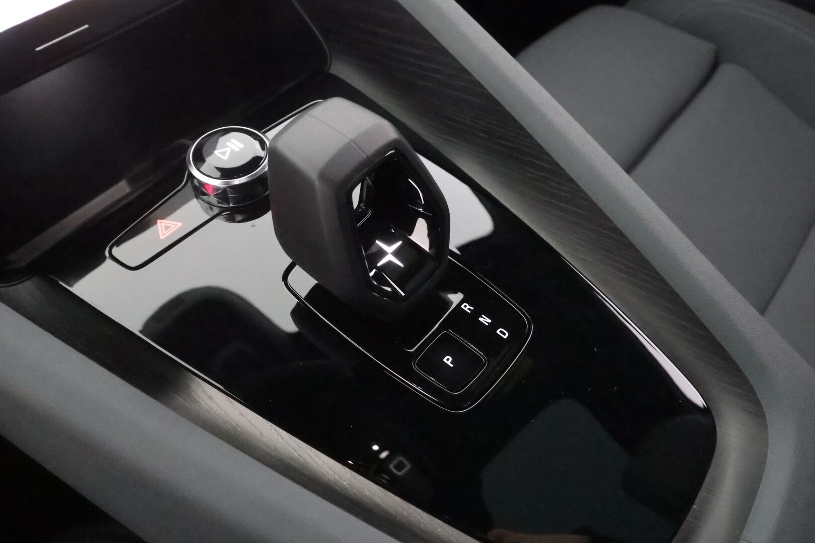 POLESTAR 2 2022 Dual Motor Long Range - Pilot&Plus | ACC | ILP | Pixel-LED | Lasikatto | Harman/Kardon | Muistipenkki | 360° | BLIS | Pilot Assist | Keyless | Merkkihuollot | ALV 