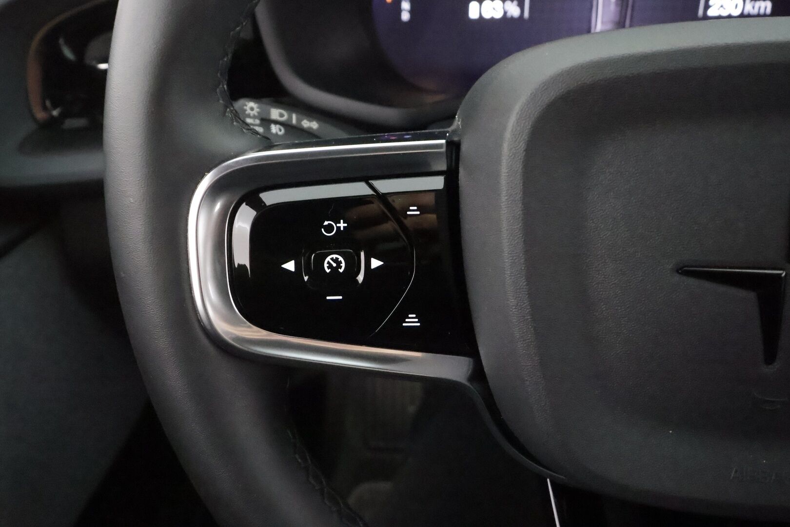 POLESTAR 2 2022 Dual Motor Long Range - Pilot&Plus | ACC | ILP | Pixel-LED | Lasikatto | Harman/Kardon | Muistipenkki | 360° | BLIS | Pilot Assist | Keyless | Merkkihuollot | ALV 