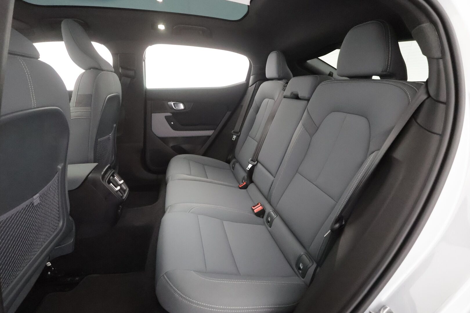 POLESTAR 2 2022 Dual Motor Long Range - Pilot&Plus | ACC | ILP | Pixel-LED | Lasikatto | Harman/Kardon | Muistipenkki | 360° | BLIS | Pilot Assist | Keyless | Merkkihuollot | ALV 