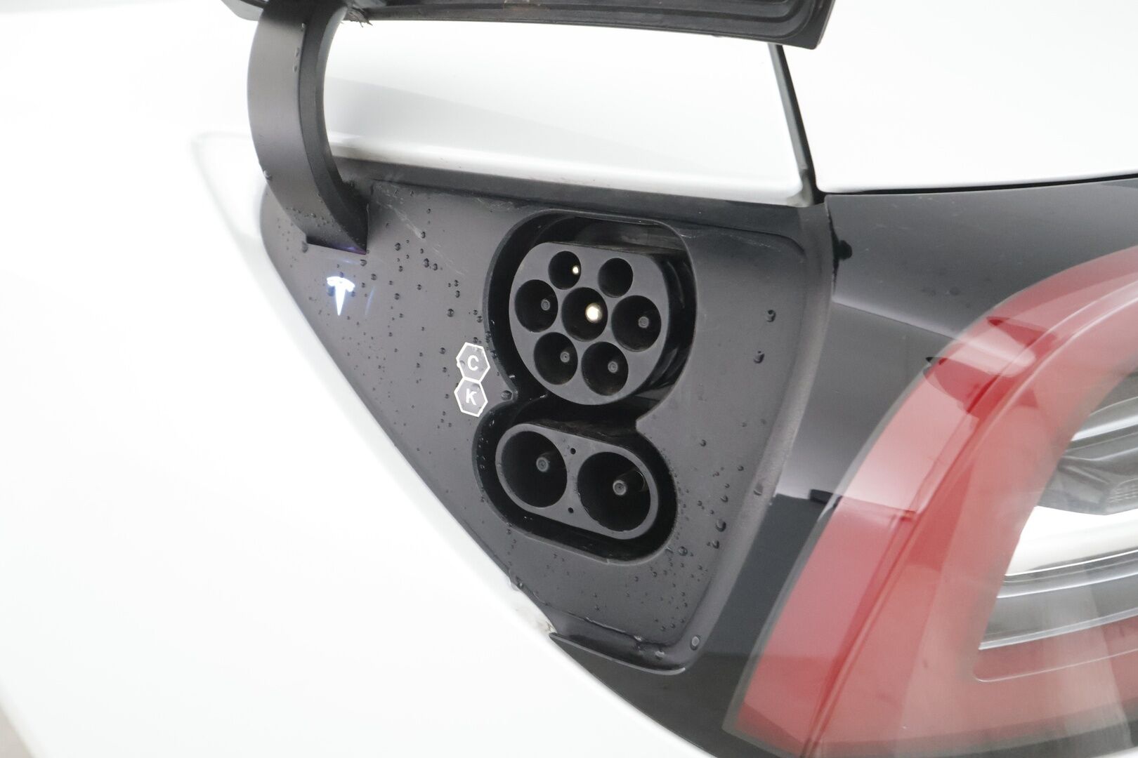 Tesla Model 3 2021 Standard Range Plus - | ACC | ILP | Refresh | Matrix | Lasikatto | Muistipenkki | Nahat | P.kamera | P.tutkat | Autosteer | Lämm. ratti | Sähk. takaluukku | 2x kaapelit | 