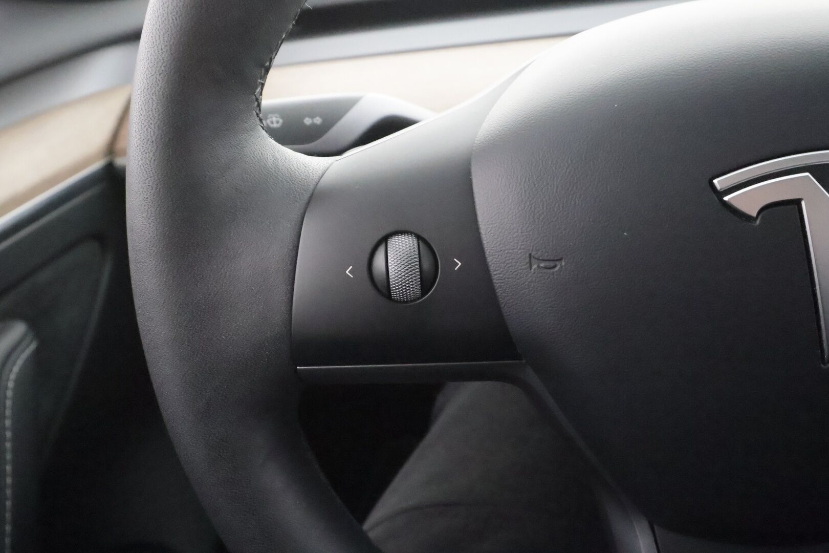 Tesla Model 3 2021 Standard Range Plus - | ACC | ILP | Refresh | Matrix | Lasikatto | Muistipenkki | Nahat | P.kamera | P.tutkat | Autosteer | Lämm. ratti | Sähk. takaluukku | 2x kaapelit | 
