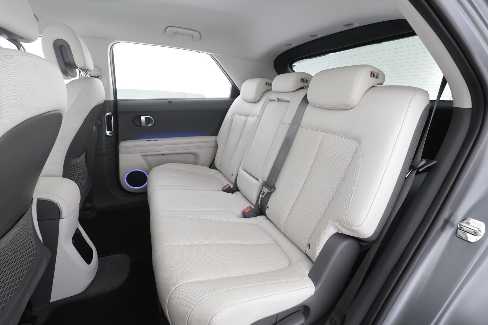 Hyundai IONIQ 5 2022 77 kWh 325 hv AWD Premium - | ACC | ILP | Koukku | HUD | Bose | 360° | Ilmastoidut sähkönahat | HDA | BSM | Keyless | Sähk. takaluukku | Lämm. ratti | Ambient | 