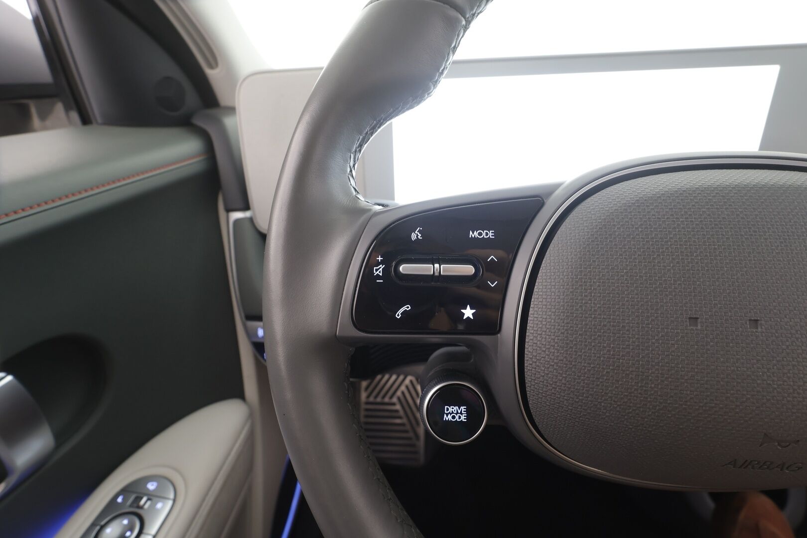 Hyundai IONIQ 5 2022 77 kWh 325 hv AWD Premium - | ACC | ILP | Koukku | HUD | Bose | 360° | Ilmastoidut sähkönahat | HDA | BSM | Keyless | Sähk. takaluukku | Lämm. ratti | Ambient | 