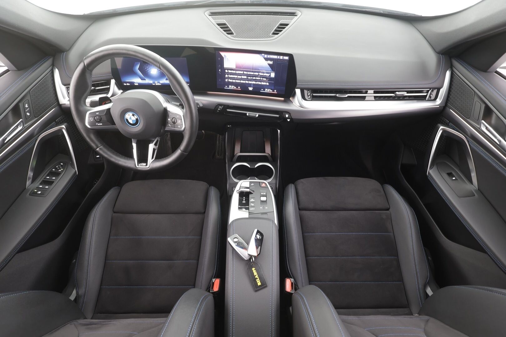 BMW iX1 2023 U11 30 xDrive Charged Edition M-Sport - | ACC | lisälämmitin | Koukku | Widescreen | LED | P.Kamera | Puolinahat | Comfort Access | Ratinlämmitys | Sporttipenkit | Apple&Android | Merkkihuollettu | Kahdet Renkaat |