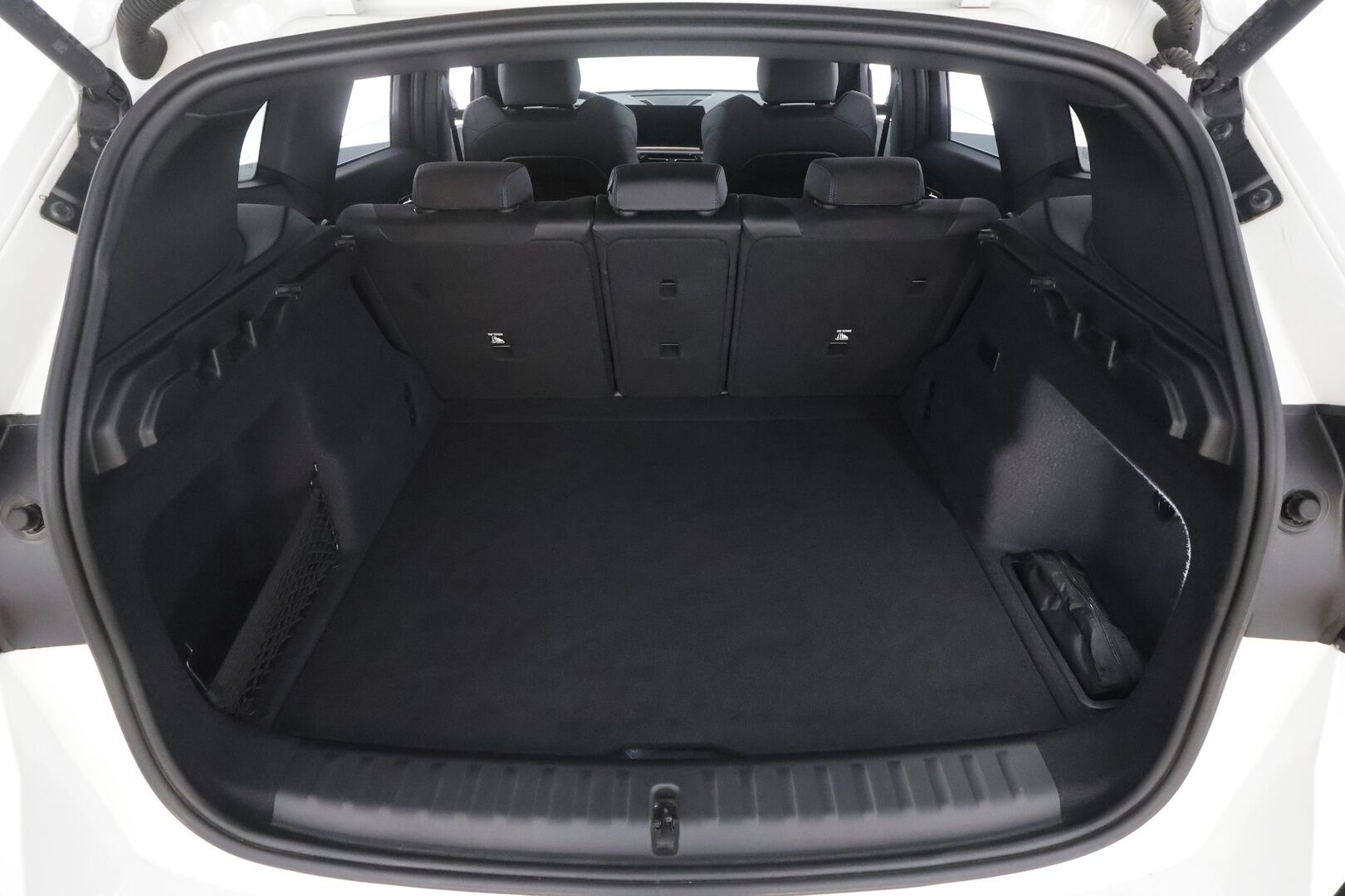 BMW iX1 2023 U11 30 xDrive Charged Edition M-Sport - | ACC | lisälämmitin | Koukku | Widescreen | LED | P.Kamera | Puolinahat | Comfort Access | Ratinlämmitys | Sporttipenkit | Apple&Android | Merkkihuollettu | Kahdet Renkaat |