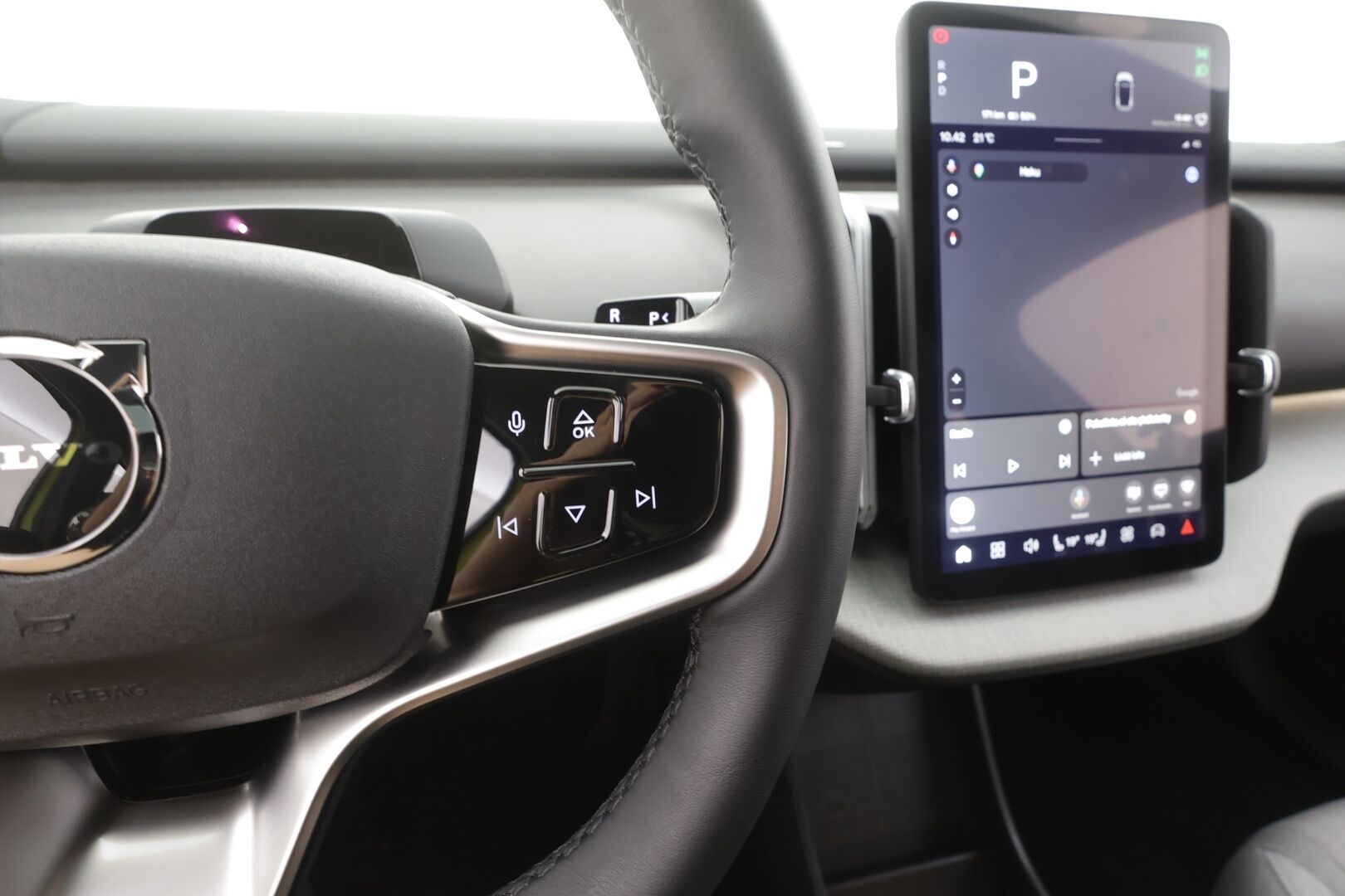 Volvo EX30 2025 Twin Performance Ultra - Lämpöpumppu | Vetokoukku | Harman&Kardon | Lasikatto | 360-Kamera | ACC | Merkkihuollot | Akuston esilämmitys | SUPERVARUSTEET!