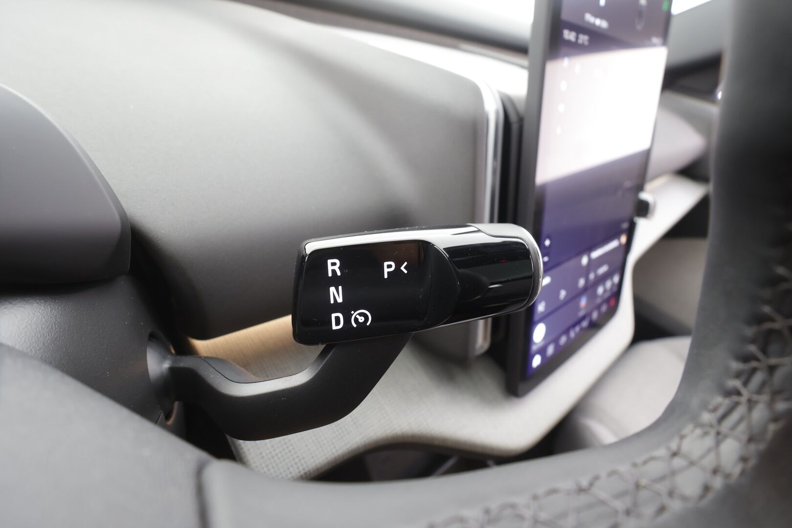 Volvo EX30 2025 Twin Performance Ultra - Lämpöpumppu | Vetokoukku | Harman&Kardon | Lasikatto | 360-Kamera | ACC | Merkkihuollot | Akuston esilämmitys | SUPERVARUSTEET!