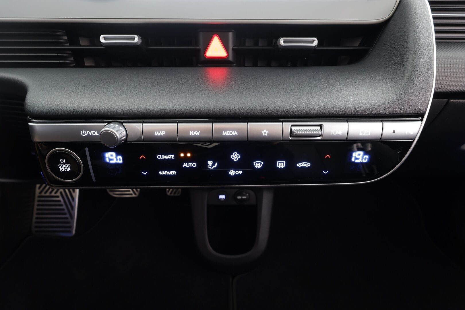 Hyundai IONIQ 5 2022 77 kWh 325 hv AWD Premium - | ACC | ILP | HUD | 360° | Lasikatto | Ilm. relax penkit | Muistipenkki | BOSE | HDA | BSM | Keyless | Sähk. takaluukku | Merkkihuollot | 2x renkaat aluin | 
