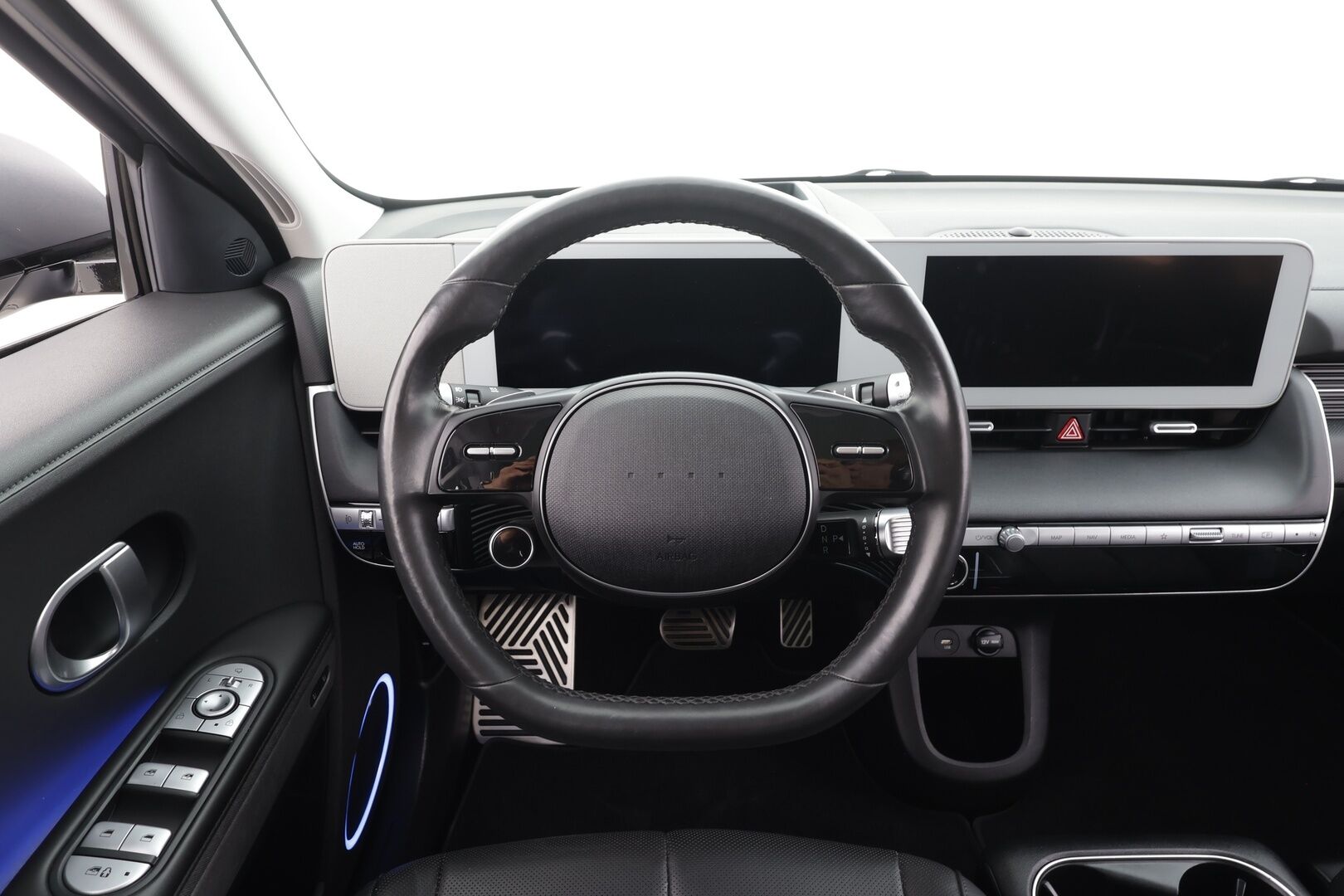 Hyundai IONIQ 5 2022 77 kWh 325 hv AWD Premium - | ACC | ILP | HUD | 360° | Lasikatto | Ilm. relax penkit | Muistipenkki | BOSE | HDA | BSM | Keyless | Sähk. takaluukku | Merkkihuollot | 2x renkaat aluin | 