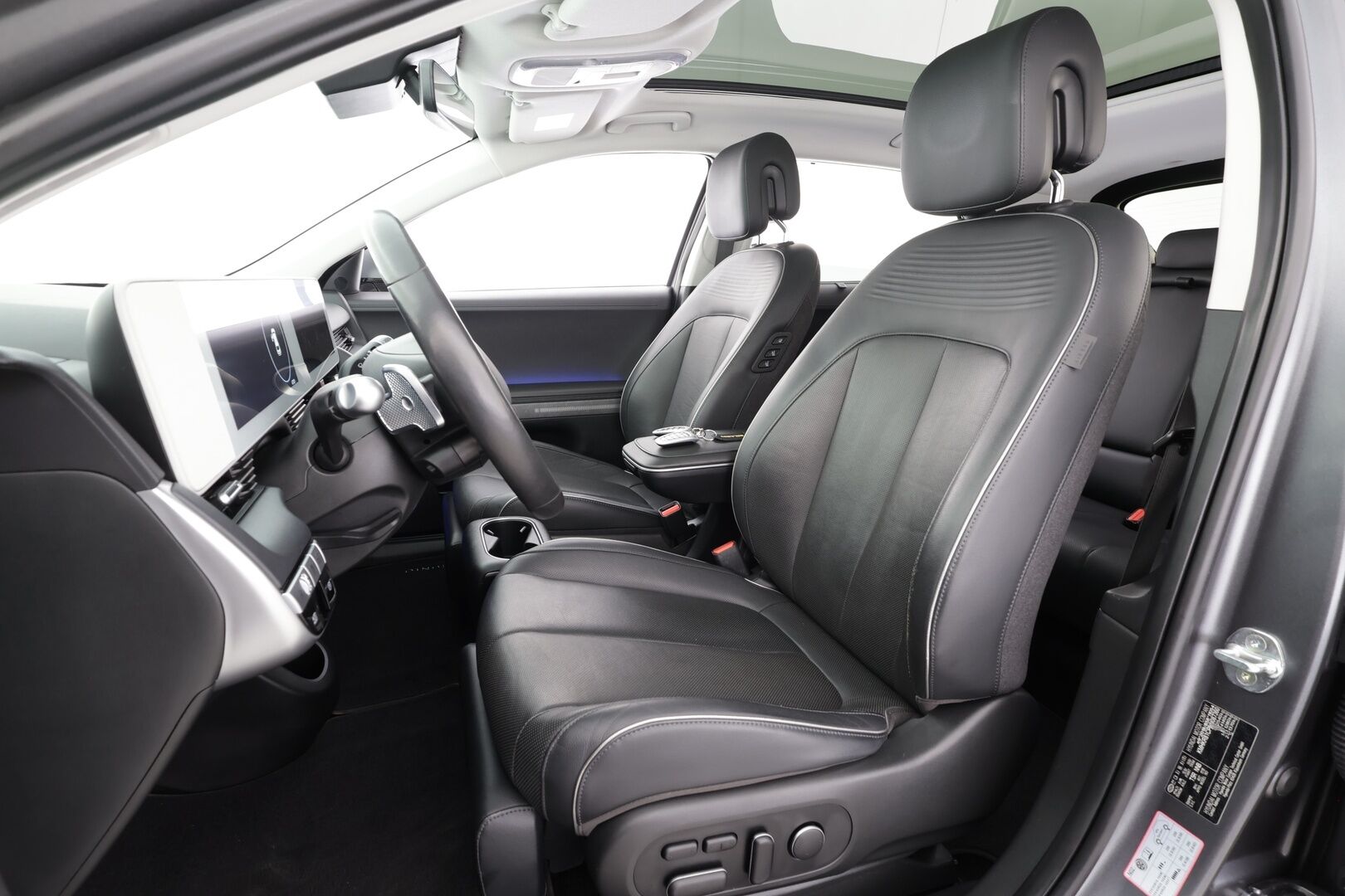 Hyundai IONIQ 5 2022 77 kWh 325 hv AWD Premium - | ACC | ILP | HUD | 360° | Lasikatto | Ilm. relax penkit | Muistipenkki | BOSE | HDA | BSM | Keyless | Sähk. takaluukku | Merkkihuollot | 2x renkaat aluin | 