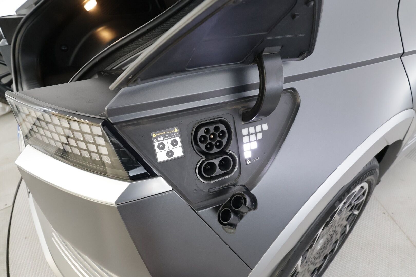Hyundai IONIQ 5 2022 77 kWh 325 hv AWD Premium - | ACC | ILP | HUD | 360° | Lasikatto | Ilm. relax penkit | Muistipenkki | BOSE | HDA | BSM | Keyless | Sähk. takaluukku | Merkkihuollot | 2x renkaat aluin | 