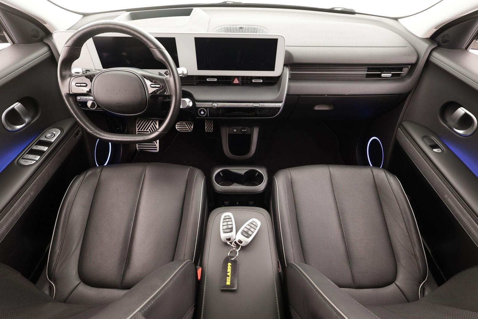 Hyundai IONIQ 5 2022 77 kWh 325 hv AWD Premium - | ACC | ILP | HUD | 360° | Lasikatto | Ilm. relax penkit | Muistipenkki | BOSE | HDA | BSM | Keyless | Sähk. takaluukku | Merkkihuollot | 2x renkaat aluin | 