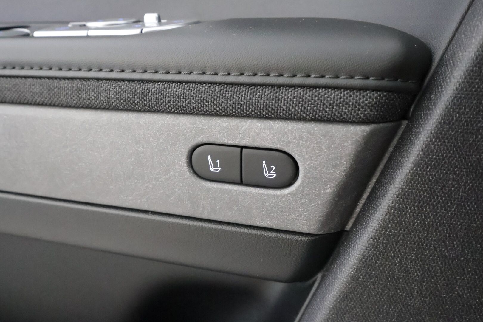 Hyundai IONIQ 5 2022 77 kWh 325 hv AWD Premium - | ACC | ILP | HUD | 360° | Lasikatto | Ilm. relax penkit | Muistipenkki | BOSE | HDA | BSM | Keyless | Sähk. takaluukku | Merkkihuollot | 2x renkaat aluin | 