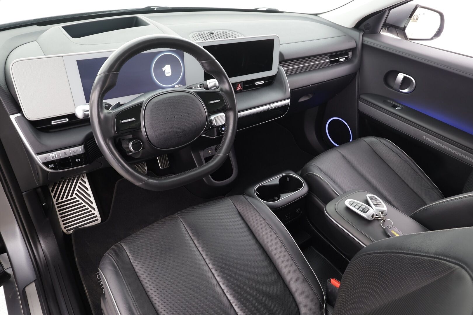 Hyundai IONIQ 5 2022 77 kWh 325 hv AWD Premium - | ACC | ILP | HUD | 360° | Lasikatto | Ilm. relax penkit | Muistipenkki | BOSE | HDA | BSM | Keyless | Sähk. takaluukku | Merkkihuollot | 2x renkaat aluin | 