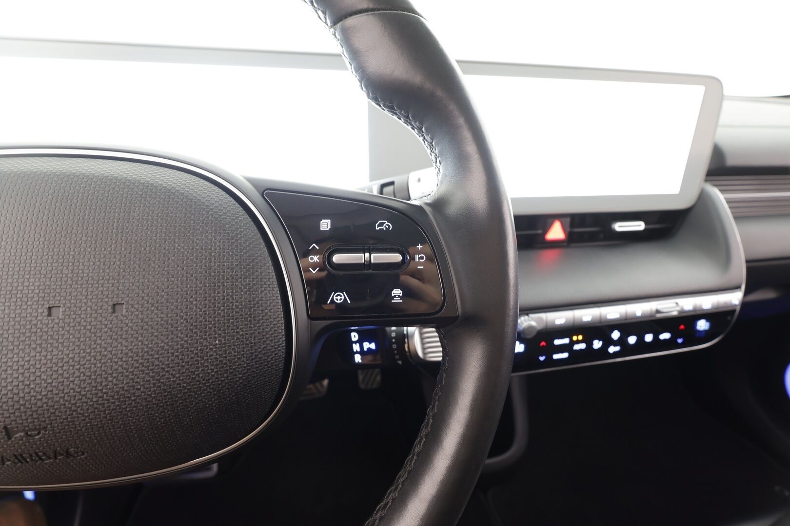 Hyundai IONIQ 5 2022 77 kWh 325 hv AWD Premium - | ACC | ILP | HUD | 360° | Lasikatto | Ilm. relax penkit | Muistipenkki | BOSE | HDA | BSM | Keyless | Sähk. takaluukku | Merkkihuollot | 2x renkaat aluin | 