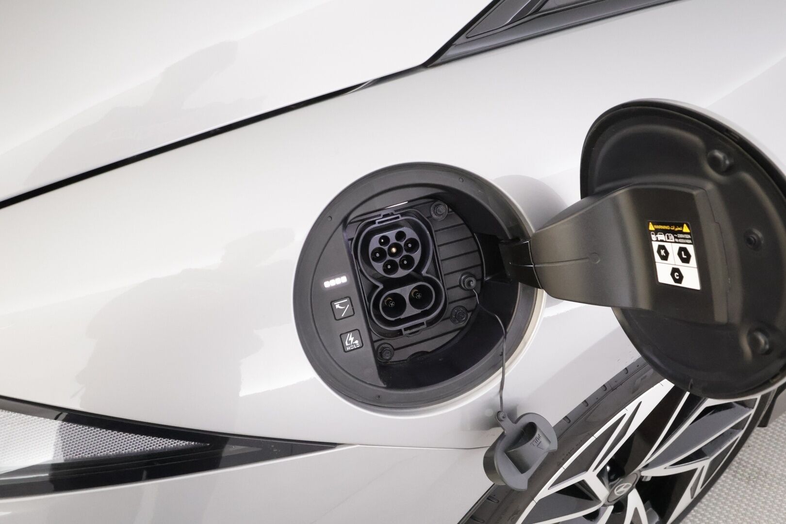 Hyundai IONIQ 6 2024 77 kWh 229 hv Ultimate - | ACC | ILP | BOSE | 360° | HUD | Ilm. relax penkit | Muistinahat | Matrix | HDA | BSM | Keyless | Lämm. ratti | Ambient light | 2x renkaat aluin |