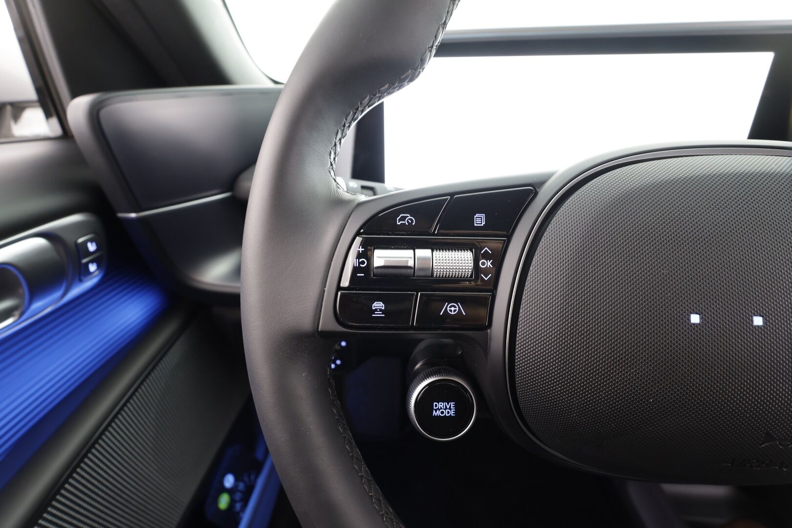 Hyundai IONIQ 6 2024 77 kWh 229 hv Ultimate - | ACC | ILP | BOSE | 360° | HUD | Ilm. relax penkit | Muistinahat | Matrix | HDA | BSM | Keyless | Lämm. ratti | Ambient light | 2x renkaat aluin |