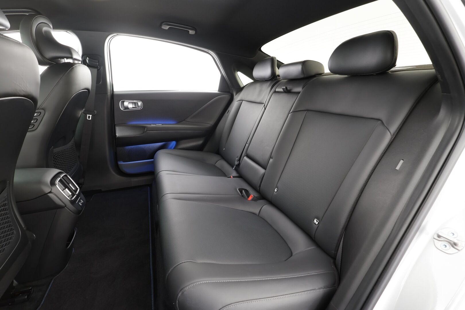 Hyundai IONIQ 6 2024 77 kWh 229 hv Ultimate - | ACC | ILP | BOSE | 360° | HUD | Ilm. relax penkit | Muistinahat | Matrix | HDA | BSM | Keyless | Lämm. ratti | Ambient light | 2x renkaat aluin |