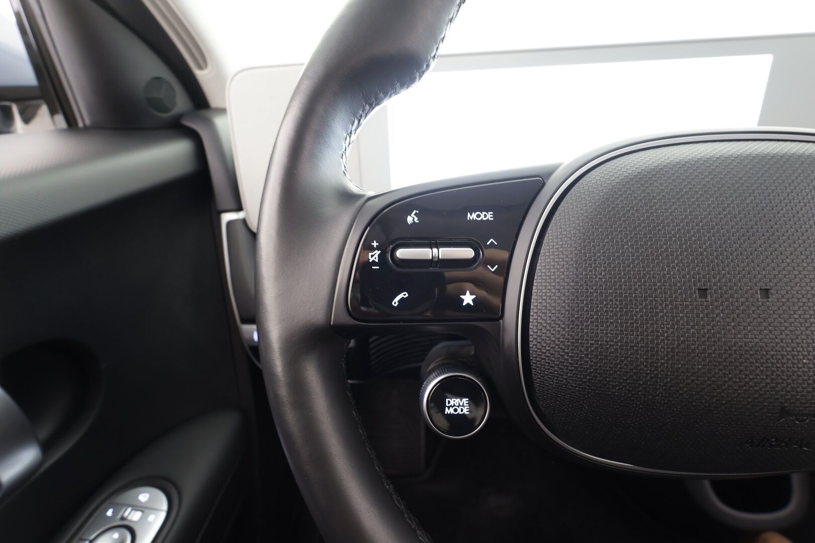 Hyundai IONIQ 5 2023 77 kWh 229 hv Style - | ACC | ILP | Sähköpenkit | Puolinahat | HDA | BSM | P.kamera ja tutkat | Sähk. takaluukku | Lämm. ratti | Lämm. takapenkit | V2L | 2x alut | 