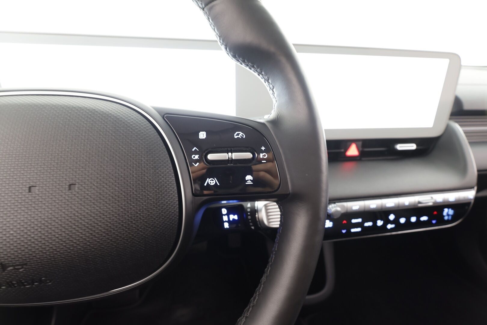 Hyundai IONIQ 5 2023 77 kWh 229 hv Style - | ACC | ILP | Sähköpenkit | Puolinahat | HDA | BSM | P.kamera ja tutkat | Sähk. takaluukku | Lämm. ratti | Lämm. takapenkit | V2L | 2x alut | 