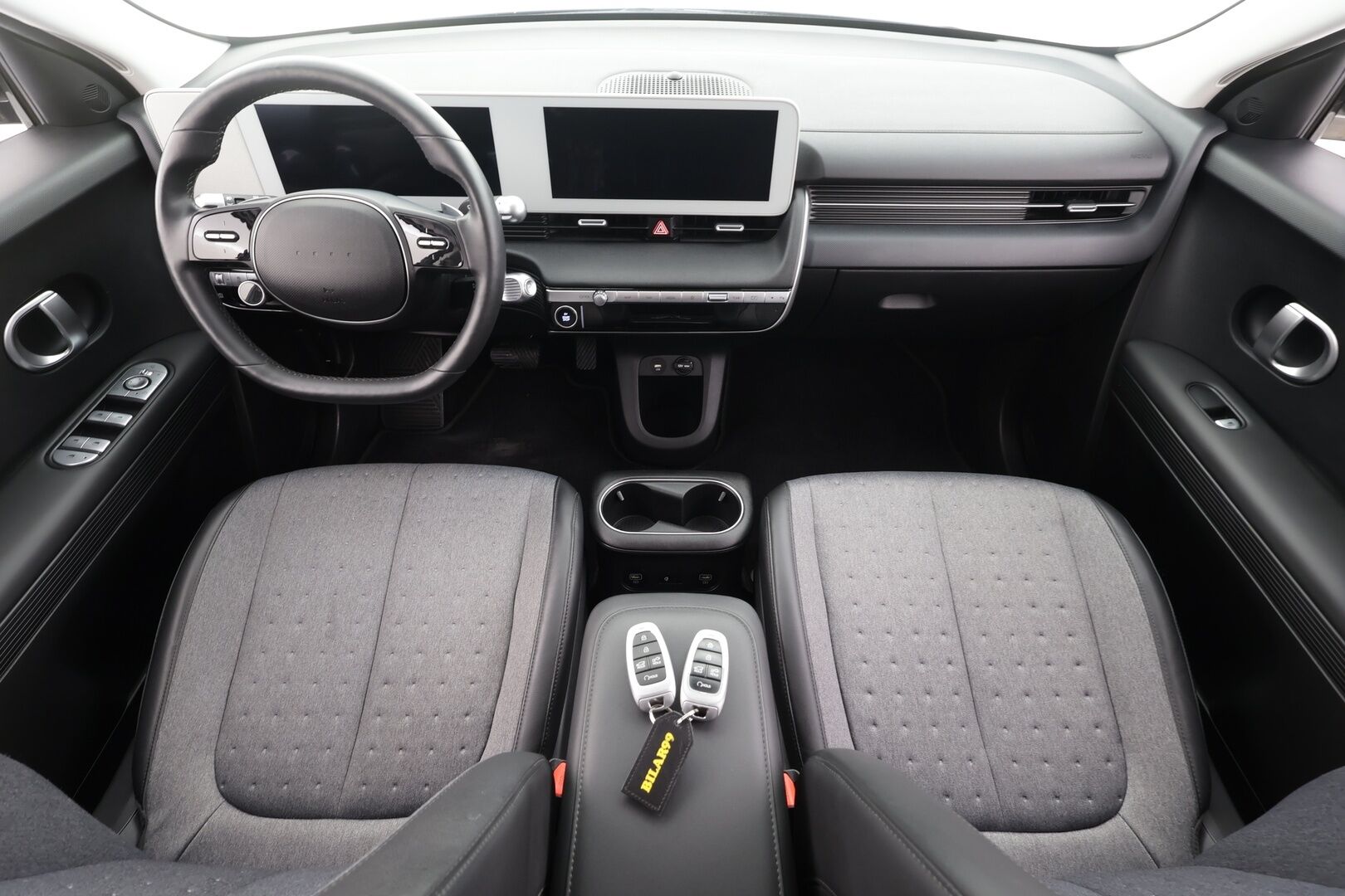 Hyundai IONIQ 5 2023 77 kWh 229 hv Style - | ACC | ILP | Sähköpenkit | Puolinahat | HDA | BSM | P.kamera ja tutkat | Sähk. takaluukku | Lämm. ratti | Lämm. takapenkit | V2L | 2x alut | 