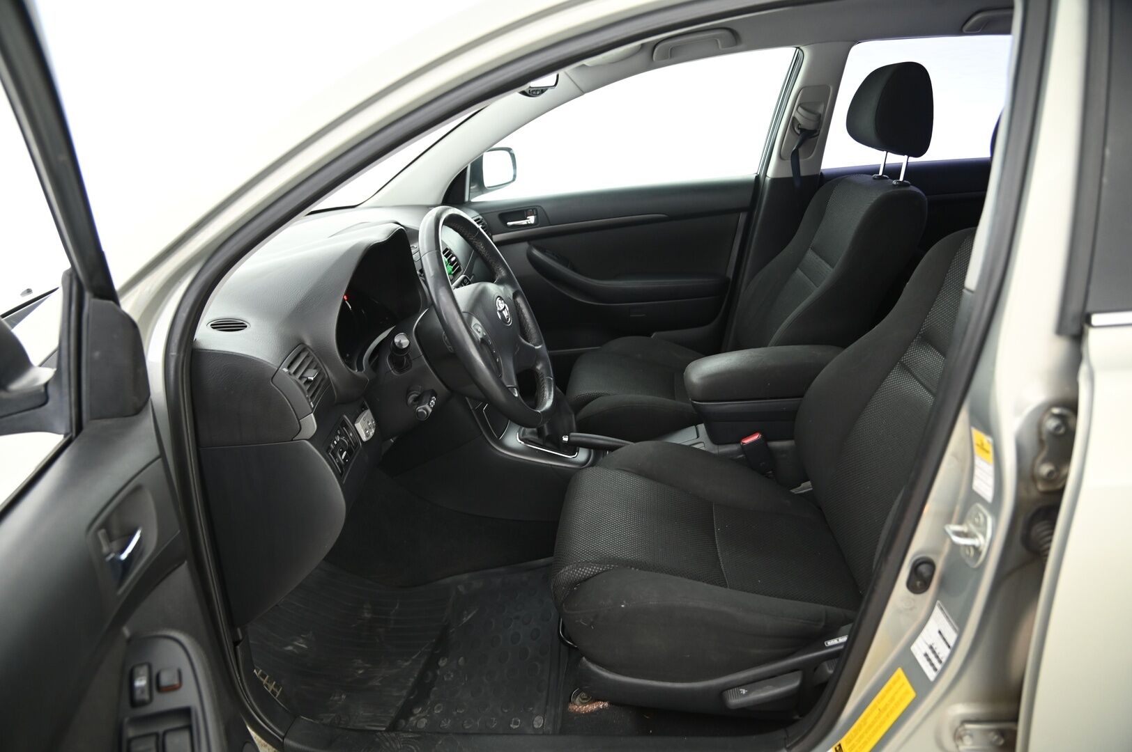 Toyota Avensis 2003 5D AVENSIS STW 2.0 *Myydään Huutokaupat.com* - Myydään Huutokaupat.com