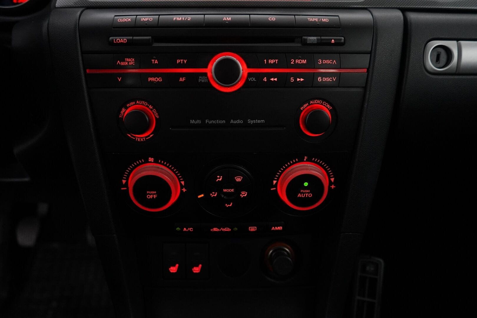 Mazda Mazda3 2005 *MYYDÄÄN HUUTOKAUPAT.COM *