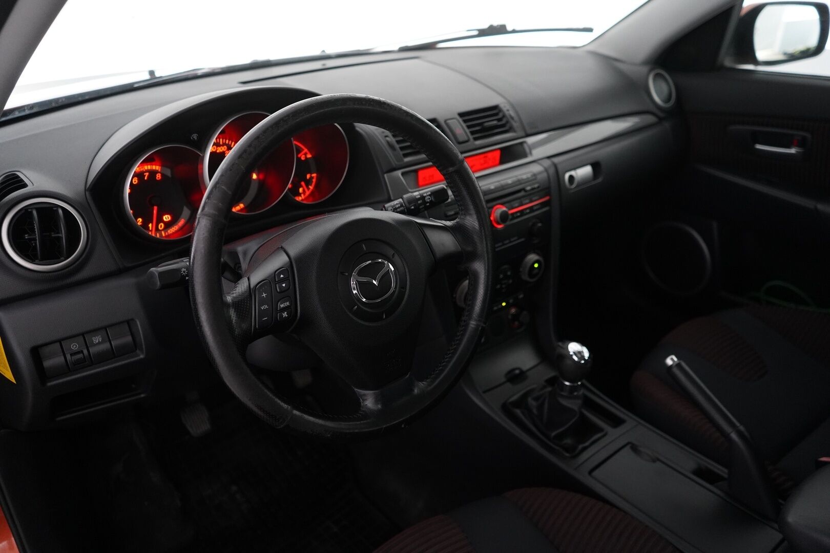 Mazda Mazda3 2005 *MYYDÄÄN HUUTOKAUPAT.COM *