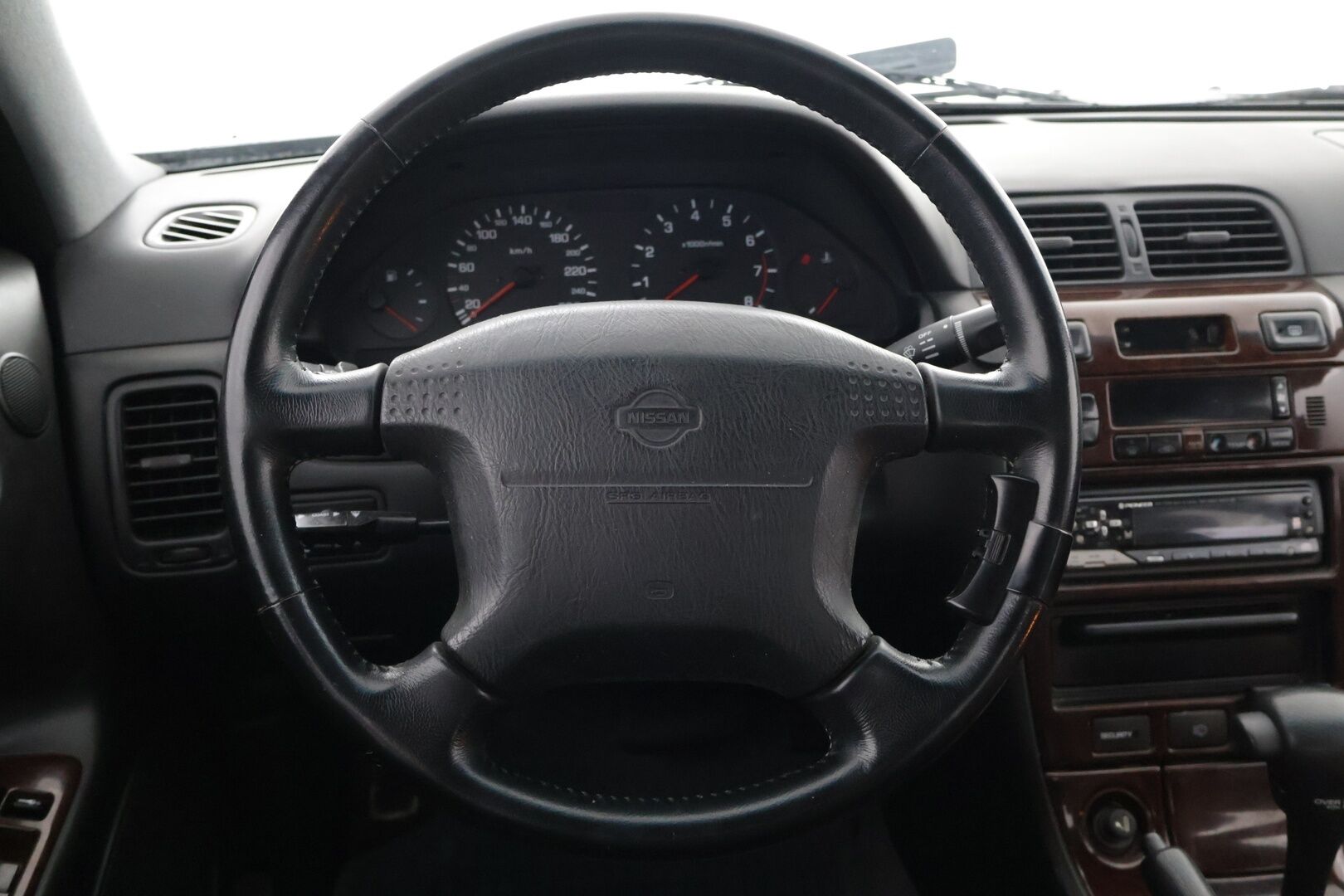 Nissan Maxima 1999 4D MAXIMA QX-V6 2.0-CAUA32/270 - Yritys outlet - Myydään vain yrityksille | Kahdet renkaat 