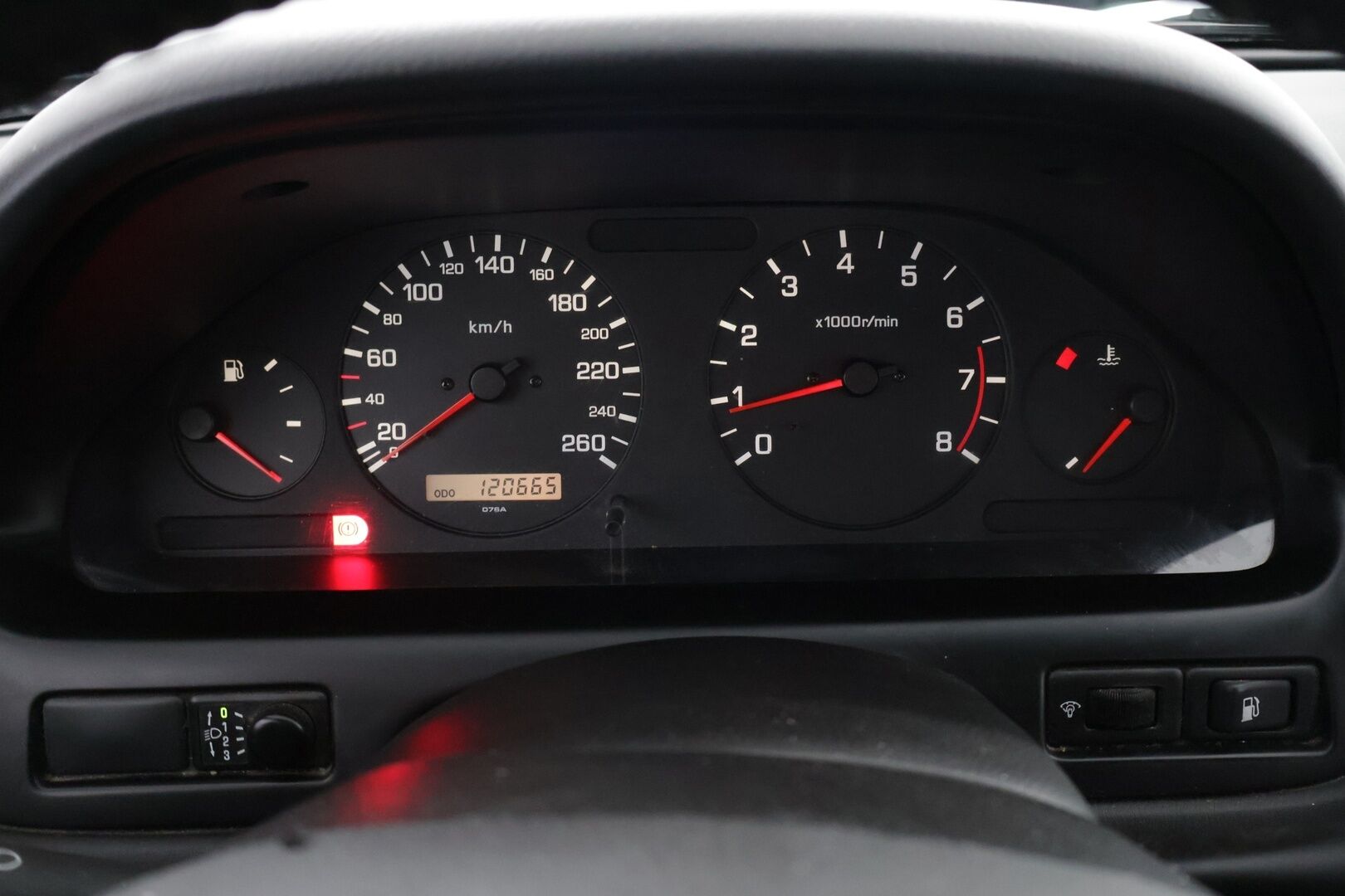 Nissan Maxima 1999 4D MAXIMA QX-V6 2.0-CAUA32/270 - Yritys outlet - Myydään vain yrityksille | Kahdet renkaat 