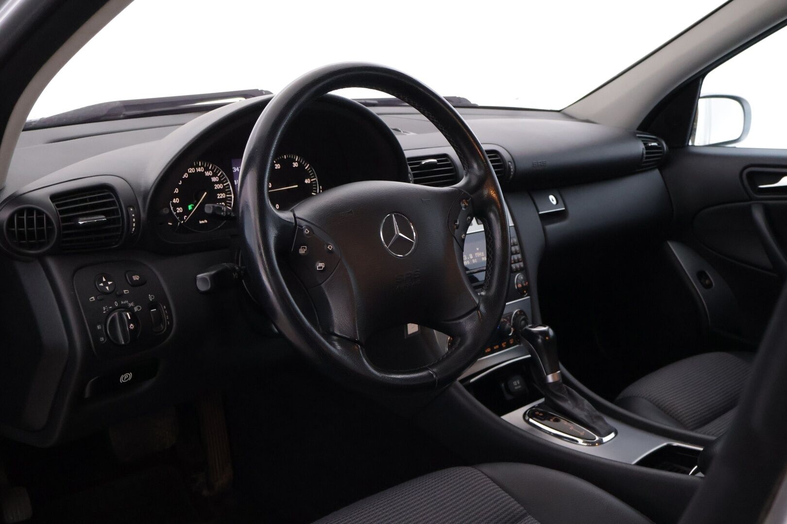 Mercedes-Benz C 2005 200 CDI Business Avantgarde– YritysOutlet - Myydään vain yrityksille - – Tämä auto myydään YritysOutlet -valikoimasta vain yritykselle