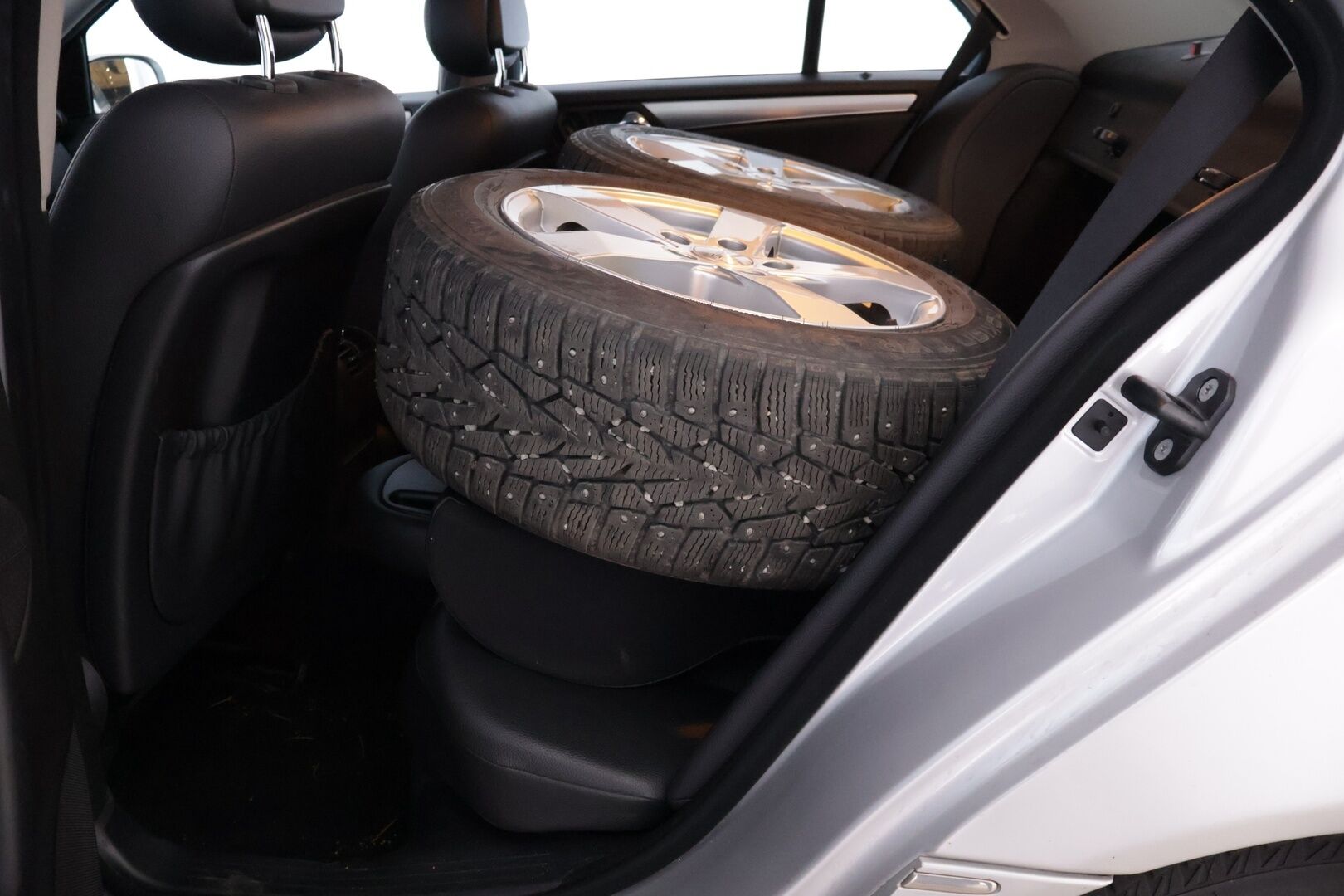 Mercedes-Benz C 2005 200 CDI Business Avantgarde– YritysOutlet - Myydään vain yrityksille - – Tämä auto myydään YritysOutlet -valikoimasta vain yritykselle