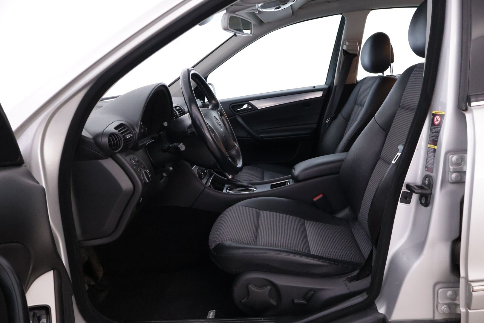 Mercedes-Benz C 2005 200 CDI Business Avantgarde– YritysOutlet - Myydään vain yrityksille - – Tämä auto myydään YritysOutlet -valikoimasta vain yritykselle