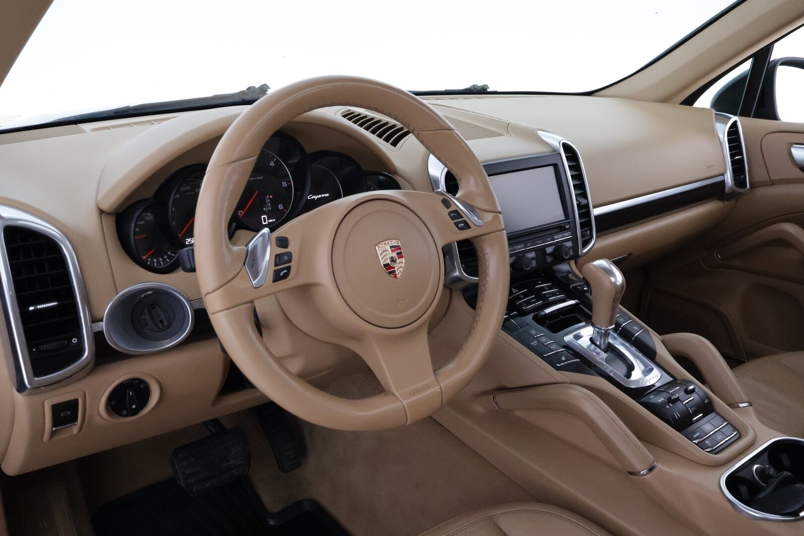 Porsche Cayenne 2011 Diesel Tiptronic * Webasto / Vetokoukku / HiFi / Panorama / Ilma-Alusta / Nahkasisusta / Muistipenkki / Supervarusteet! - Isosti huollettu / Suomiauto / Juuri tullut Tampereelle!