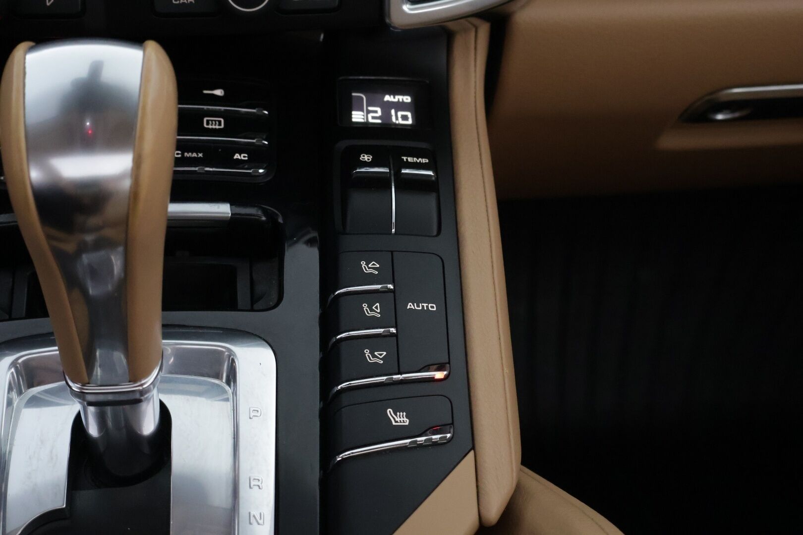 Porsche Cayenne 2011 Diesel Tiptronic * Webasto / Vetokoukku / HiFi / Panorama / Ilma-Alusta / Nahkasisusta / Muistipenkki / Supervarusteet! - Isosti huollettu / Suomiauto / Juuri tullut Tampereelle!