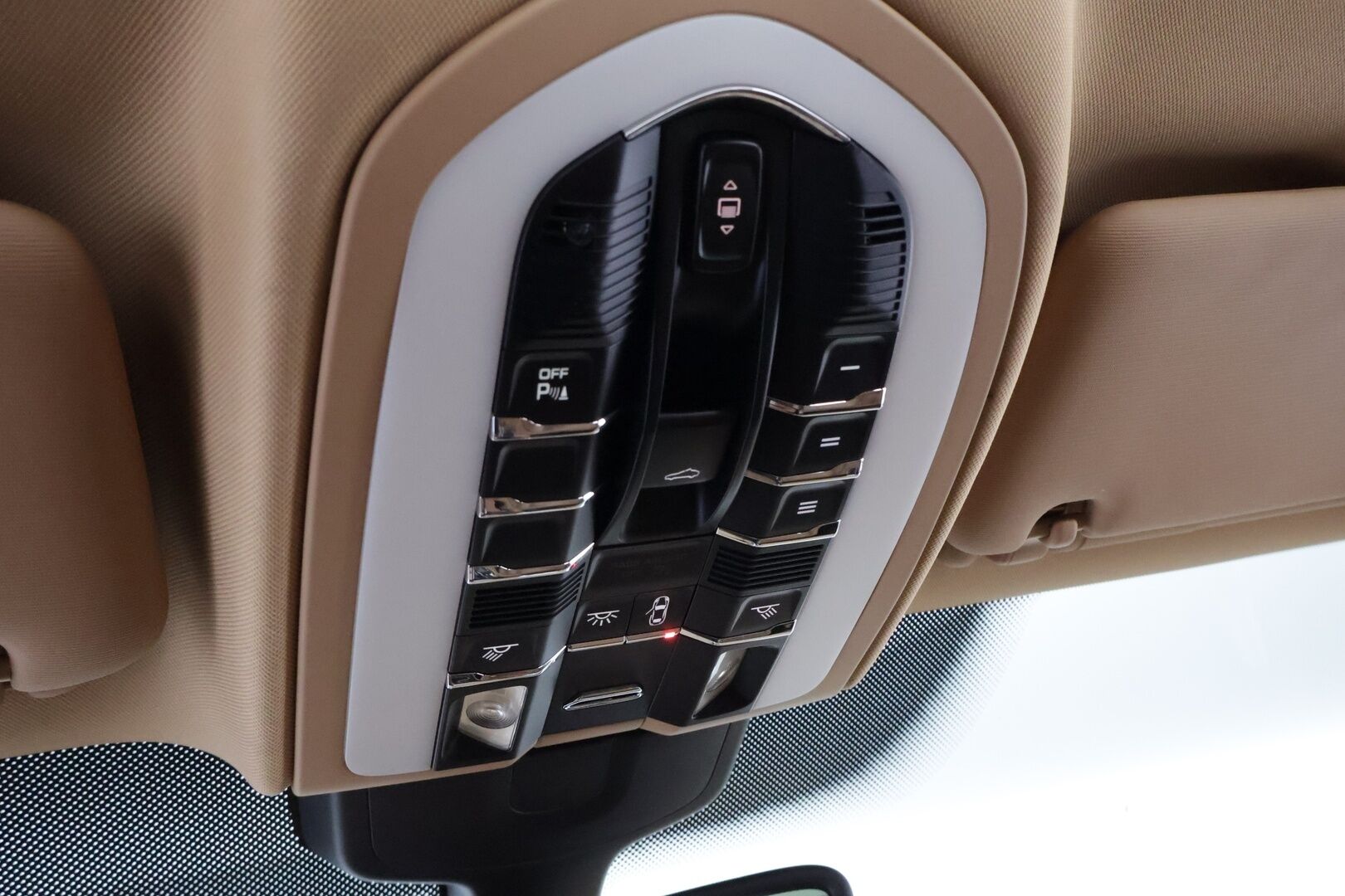 Porsche Cayenne 2011 Diesel Tiptronic * Webasto / Vetokoukku / HiFi / Panorama / Ilma-Alusta / Nahkasisusta / Muistipenkki / Supervarusteet! - Isosti huollettu / Suomiauto / Juuri tullut Tampereelle!