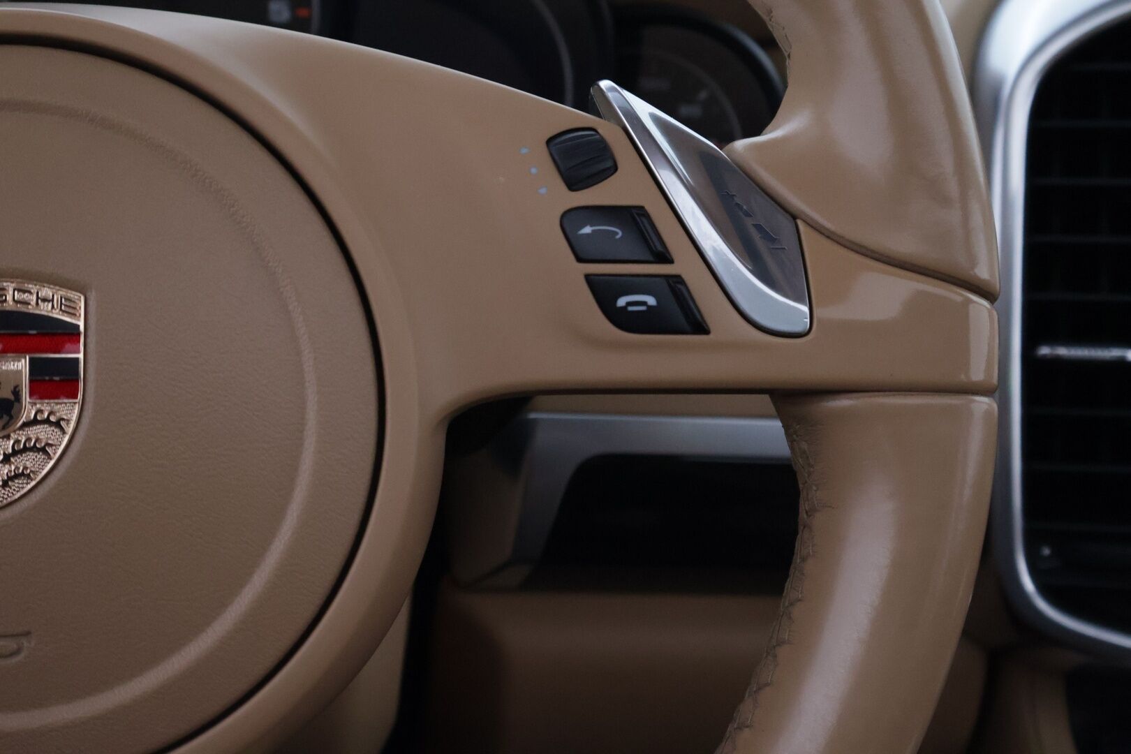 Porsche Cayenne 2011 Diesel Tiptronic * Webasto / Vetokoukku / HiFi / Panorama / Ilma-Alusta / Nahkasisusta / Muistipenkki / Supervarusteet! - Isosti huollettu / Suomiauto / Juuri tullut Tampereelle!