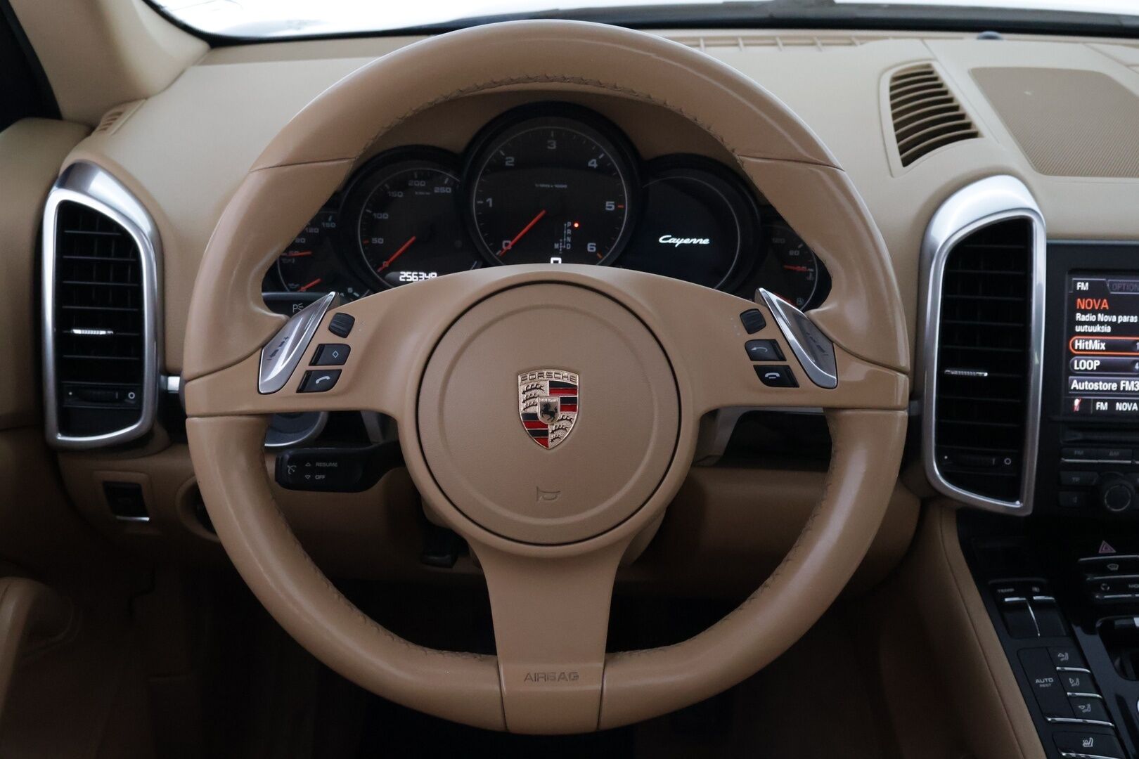 Porsche Cayenne 2011 Diesel Tiptronic * Webasto / Vetokoukku / HiFi / Panorama / Ilma-Alusta / Nahkasisusta / Muistipenkki / Supervarusteet! - Isosti huollettu / Suomiauto / Juuri tullut Tampereelle!