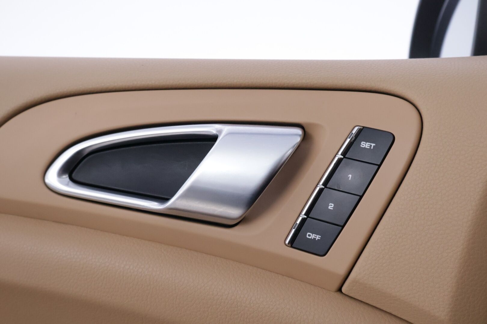 Porsche Cayenne 2011 Diesel Tiptronic * Webasto / Vetokoukku / HiFi / Panorama / Ilma-Alusta / Nahkasisusta / Muistipenkki / Supervarusteet! - Isosti huollettu / Suomiauto / Juuri tullut Tampereelle!