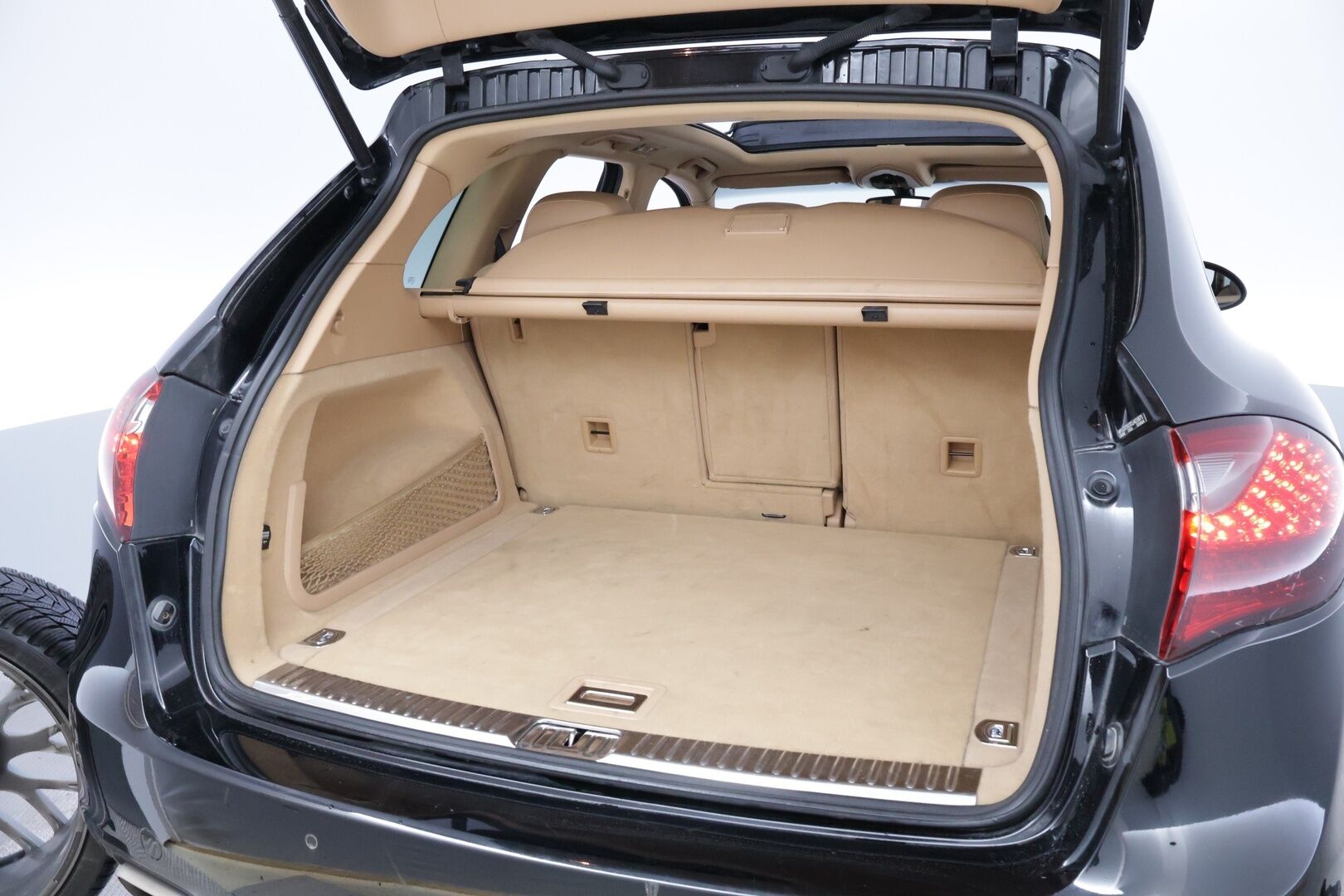 Porsche Cayenne 2011 Diesel Tiptronic * Webasto / Vetokoukku / HiFi / Panorama / Ilma-Alusta / Nahkasisusta / Muistipenkki / Supervarusteet! - Isosti huollettu / Suomiauto / Juuri tullut Tampereelle!