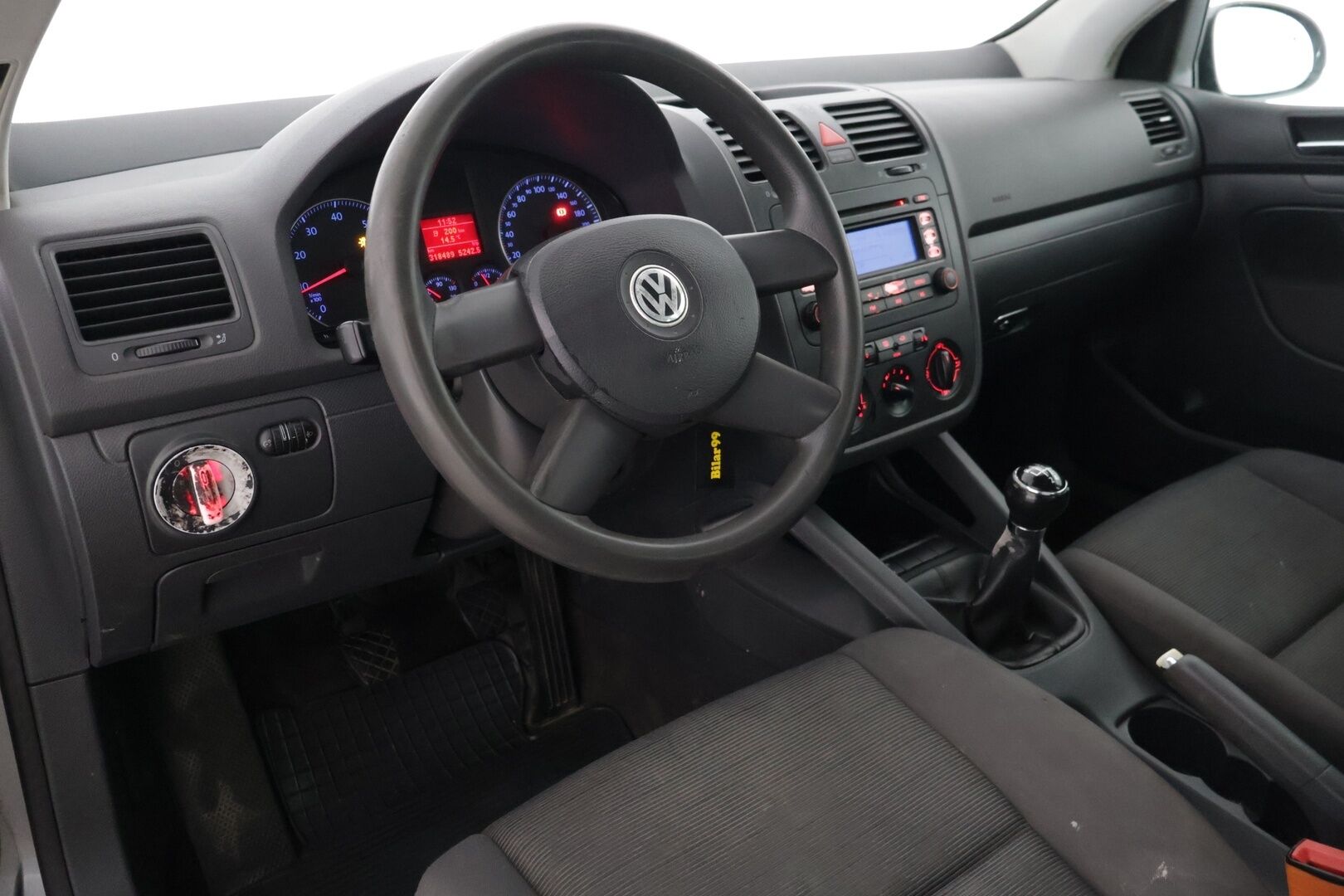 Volkswagen Golf 2004 4D GOLF HATCHBACK 1.6 **YritysOutlet - Myydään vain yrityksille - Pitkä leima / Kahdet renkaat 