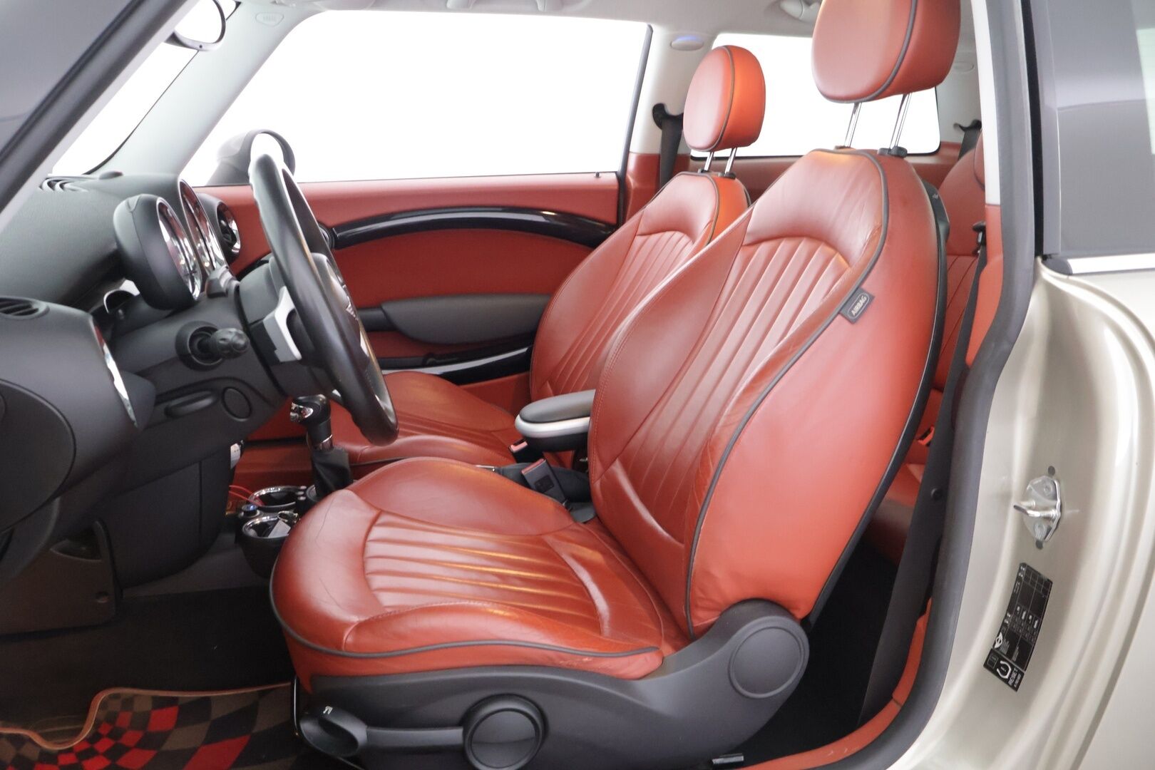 MINI Cooper S 2008 A R56 Hatchback ** Cooper Works / Lohko / Läm. Lasi / Kattoluukku / Punainen nahka - ** Myydään huutokaupat.com **