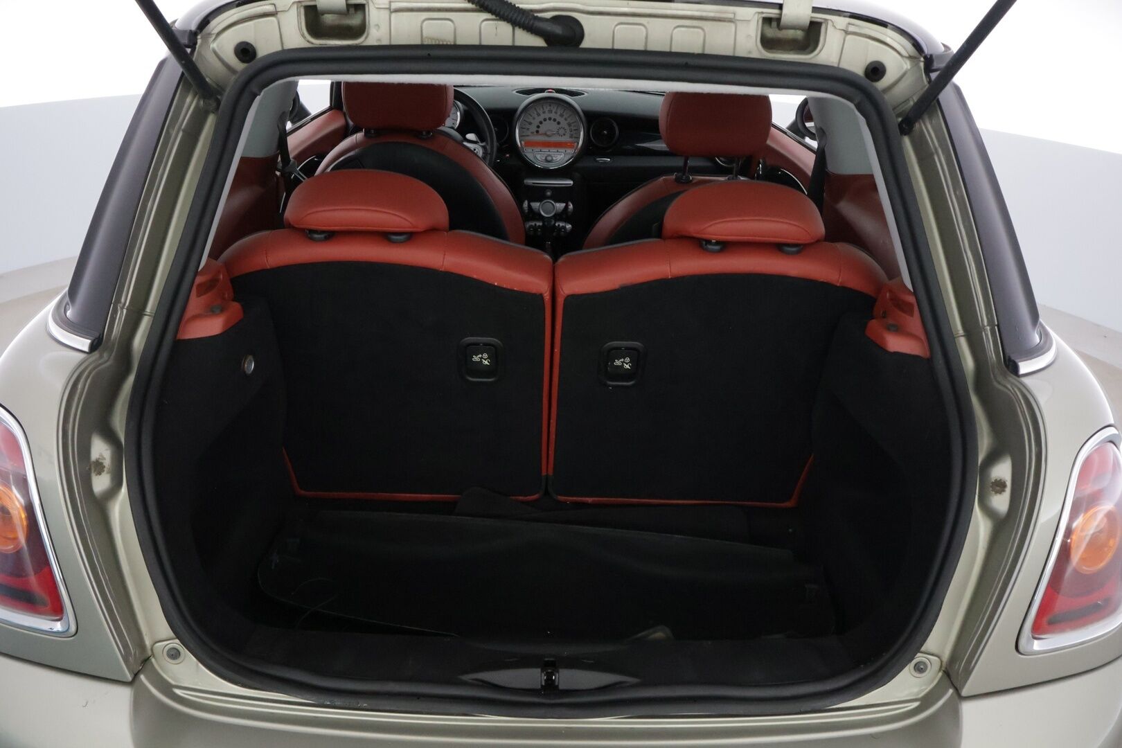 MINI Cooper S 2008 A R56 Hatchback ** Cooper Works / Lohko / Läm. Lasi / Kattoluukku / Punainen nahka - ** Myydään huutokaupat.com **