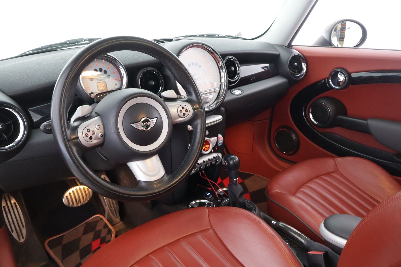 MINI Cooper S 2008 A R56 Hatchback ** Cooper Works / Lohko / Läm. Lasi / Kattoluukku / Punainen nahka - ** Myydään huutokaupat.com **
