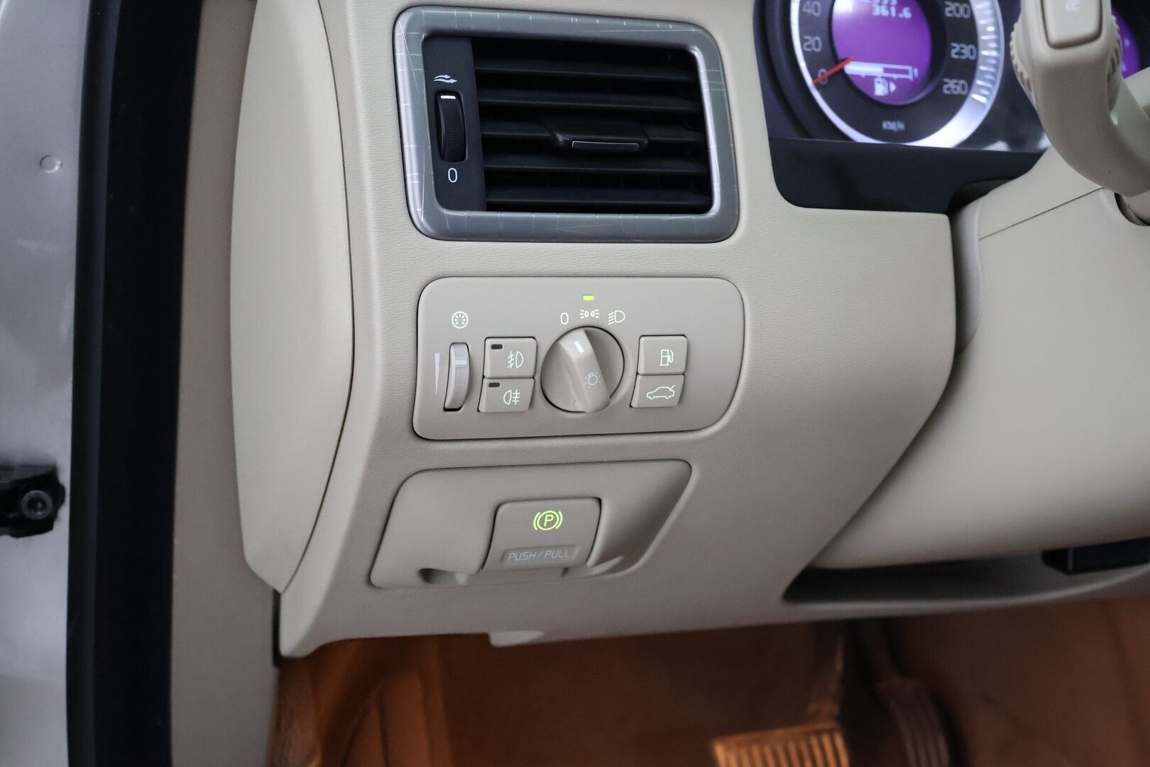 Volvo XC70 2010 2,4D Summum aut - Suomi-auto | Vakkari | Koukku | Nahat | Muistipenkki | Huoltokirja | Lohkolämmitin | *Yritys Outlet- Myydään vain yrityksille!*
