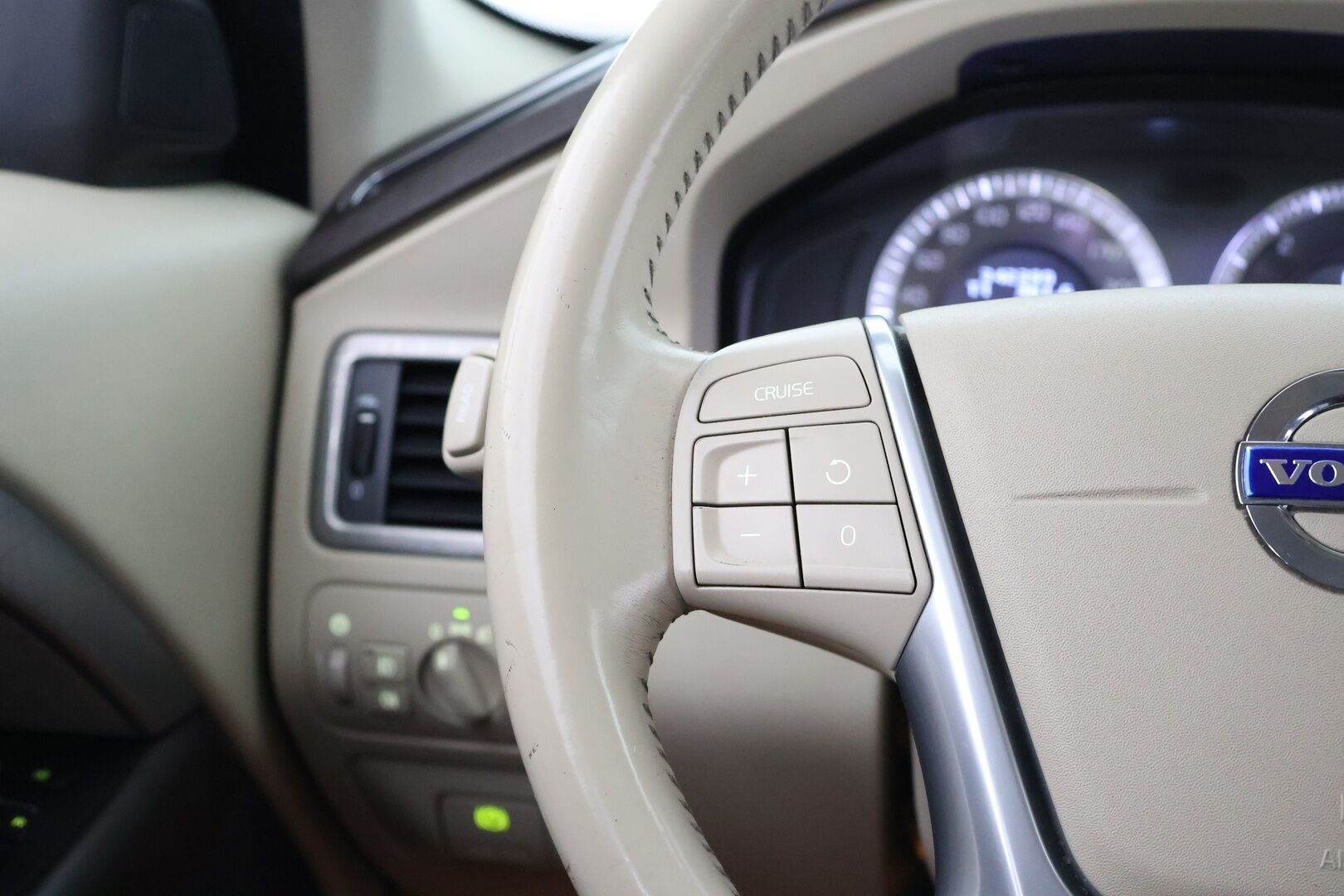 Volvo XC70 2010 2,4D Summum aut - Suomi-auto | Vakkari | Koukku | Nahat | Muistipenkki | Huoltokirja | Lohkolämmitin | *Yritys Outlet- Myydään vain yrityksille!*