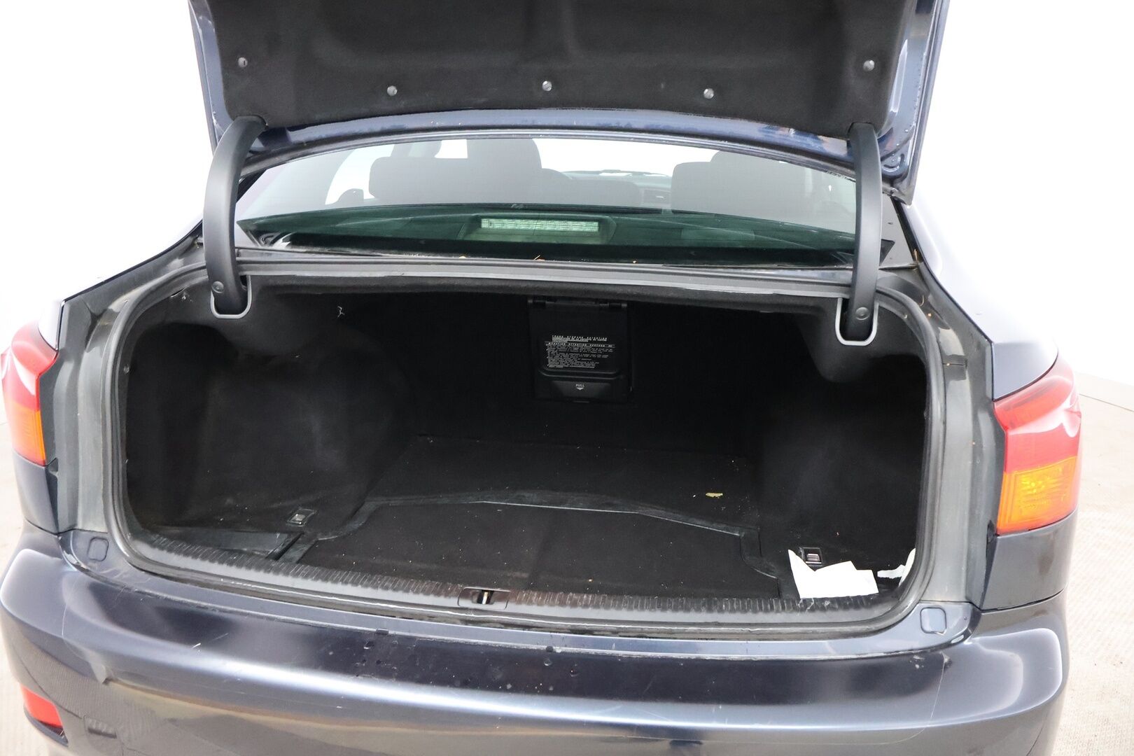 Lexus IS 2006 250 V6 Sedan -  MYYDÄÄN HUUTOKAUPAT.COM!