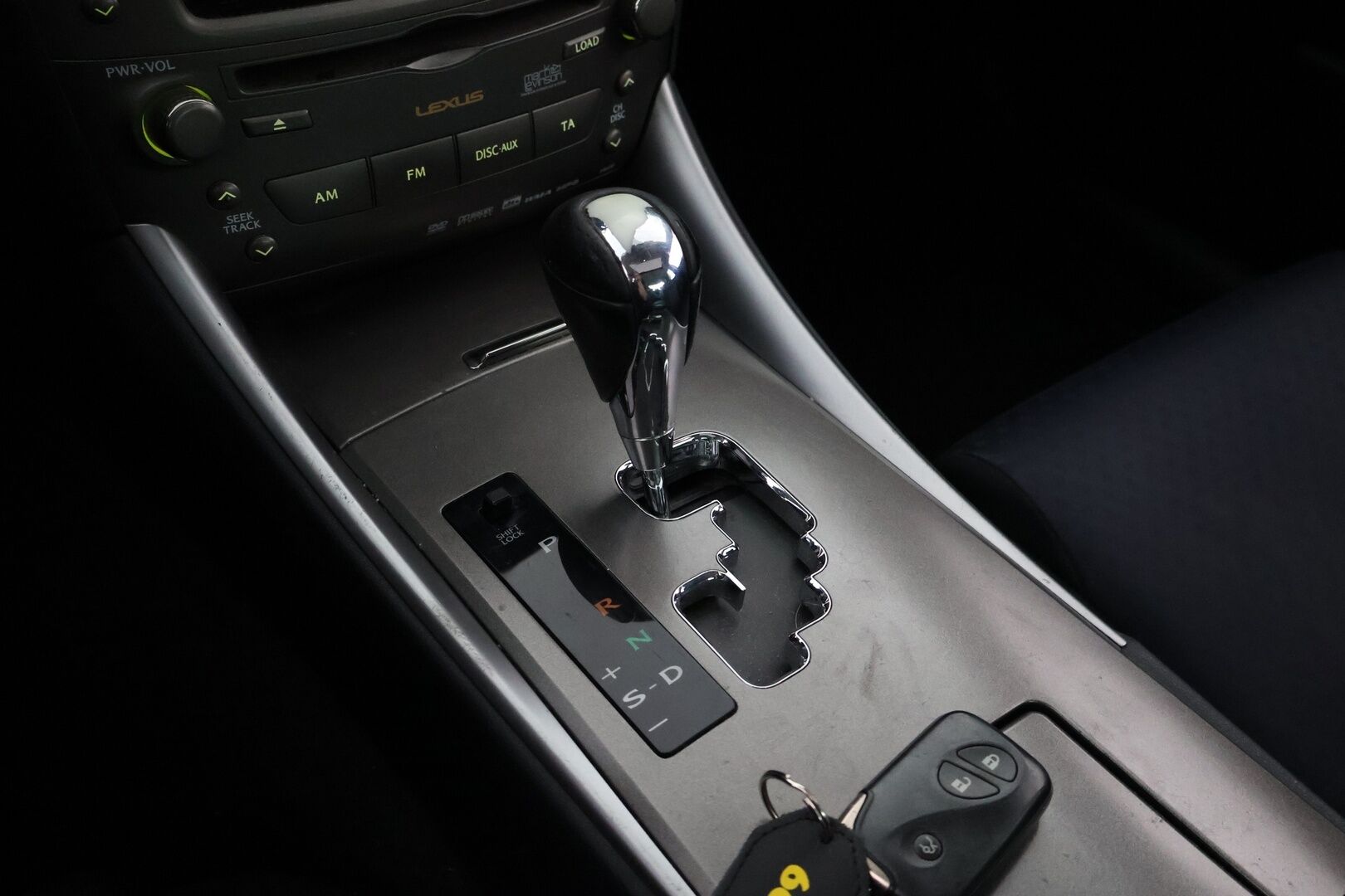 Lexus IS 2006 250 V6 Sedan -  MYYDÄÄN HUUTOKAUPAT.COM!