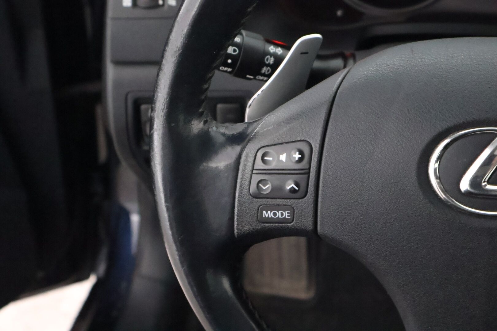 Lexus IS 2006 250 V6 Sedan -  MYYDÄÄN HUUTOKAUPAT.COM!